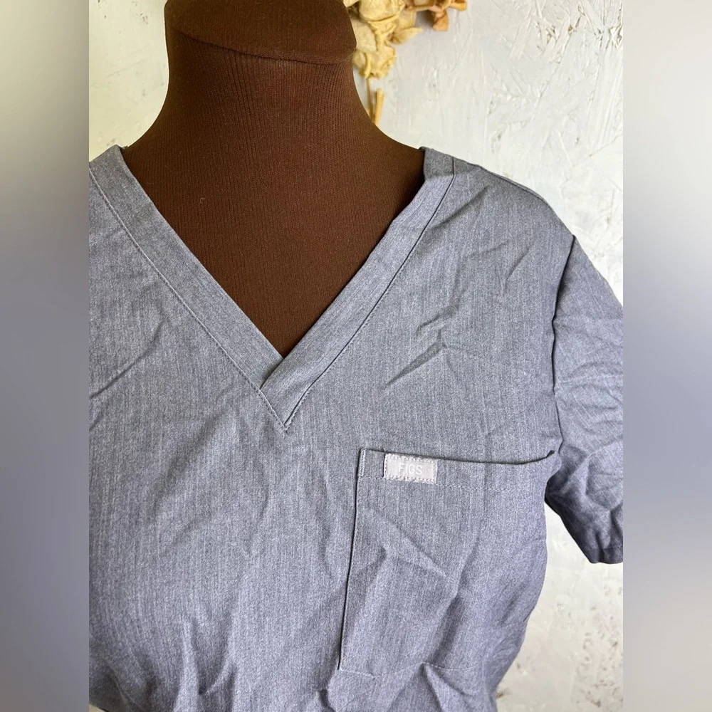 FIGS Catarina V Neck Grey Scrub Top Size Large - Picture 4 of 7